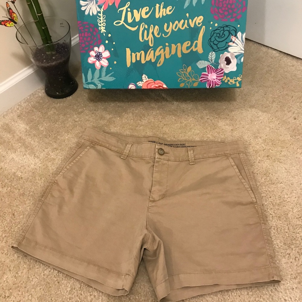 COPY - GAP  5’ Khaki Short